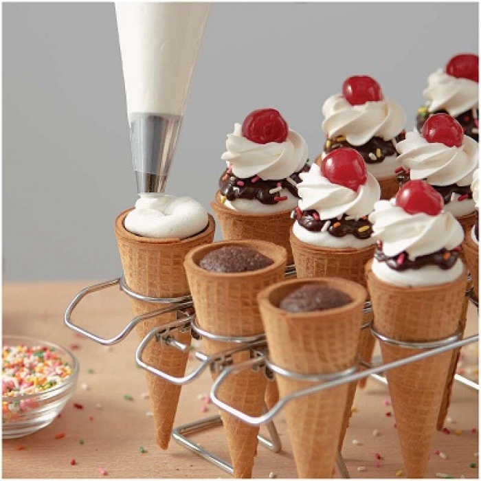 2105 4820 Wilton Cupcake Cones Baking Rack 12 Cavity Ice Cream Cone Cupcakes Holder L1